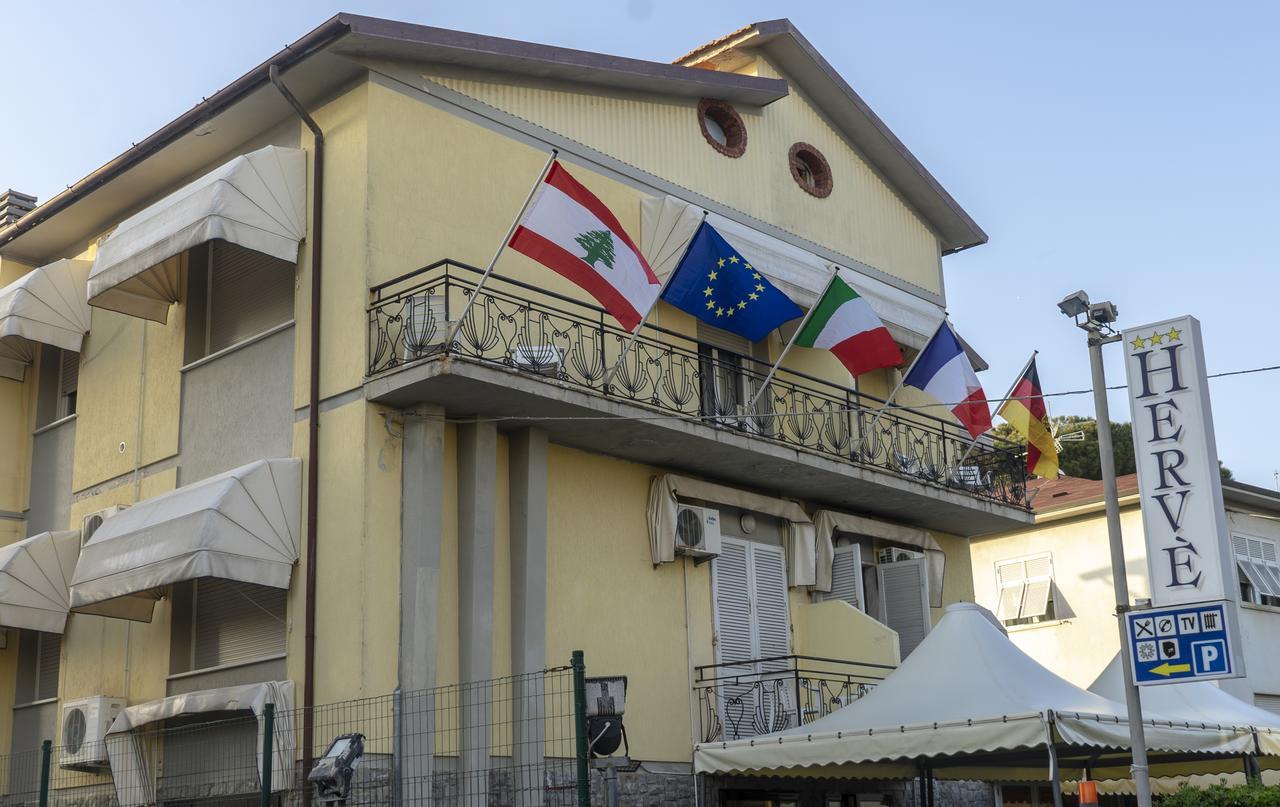 Hotel Herve Marina di Massa Exterior foto